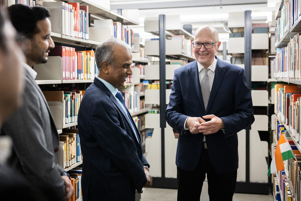 Dr Steffen Wawra, Director of the University Library, (on the right) with Consul General Shatrughna Sinha (centre) and Consul Amir Bashir (3rd from right), Photo credit: University of Passau